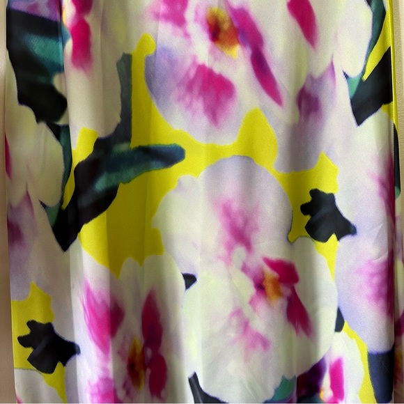 💕 Host Pick 💕 Charlie Brown Floral Satin Dress - Picture 2 of 5